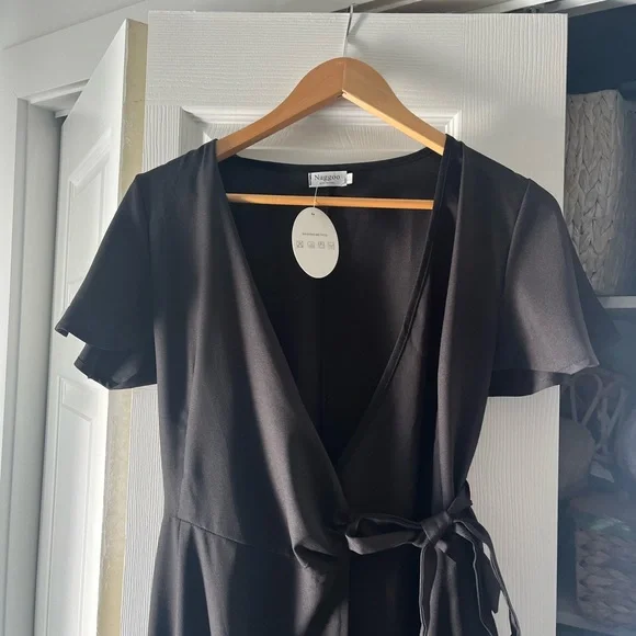 Elegant Black Wrap Dress Size Small NWT - Picture 3 of 9